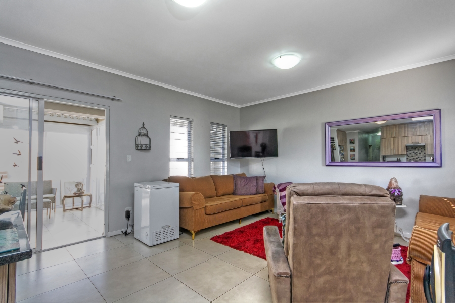 2 Bedroom Property for Sale in Blue Hills Gauteng