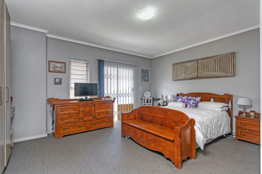 2 Bedroom Property for Sale in Blue Hills Gauteng