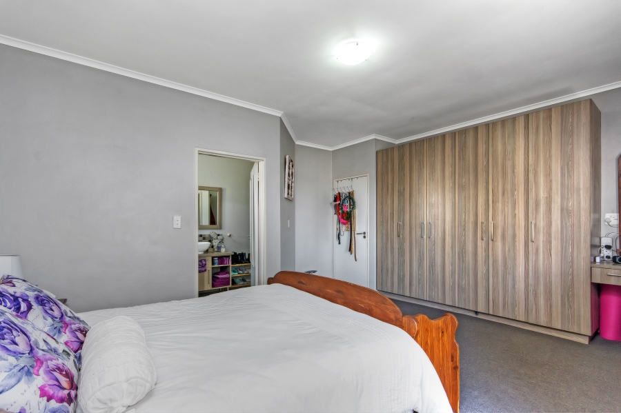 2 Bedroom Property for Sale in Blue Hills Gauteng