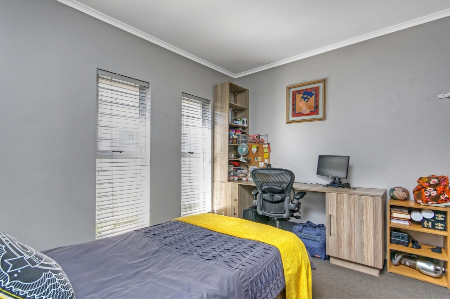 2 Bedroom Property for Sale in Blue Hills Gauteng