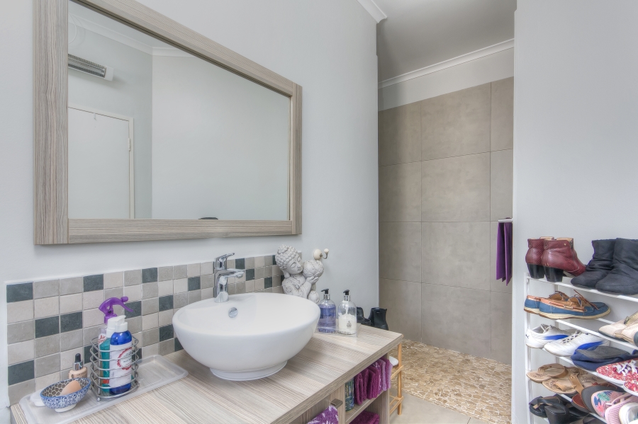 2 Bedroom Property for Sale in Blue Hills Gauteng