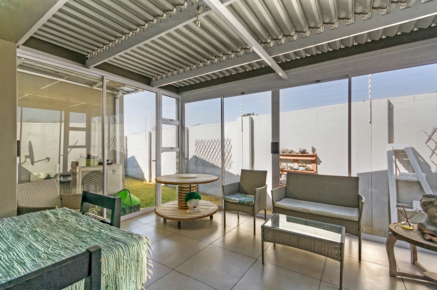 2 Bedroom Property for Sale in Blue Hills Gauteng