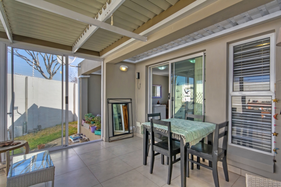 2 Bedroom Property for Sale in Blue Hills Gauteng