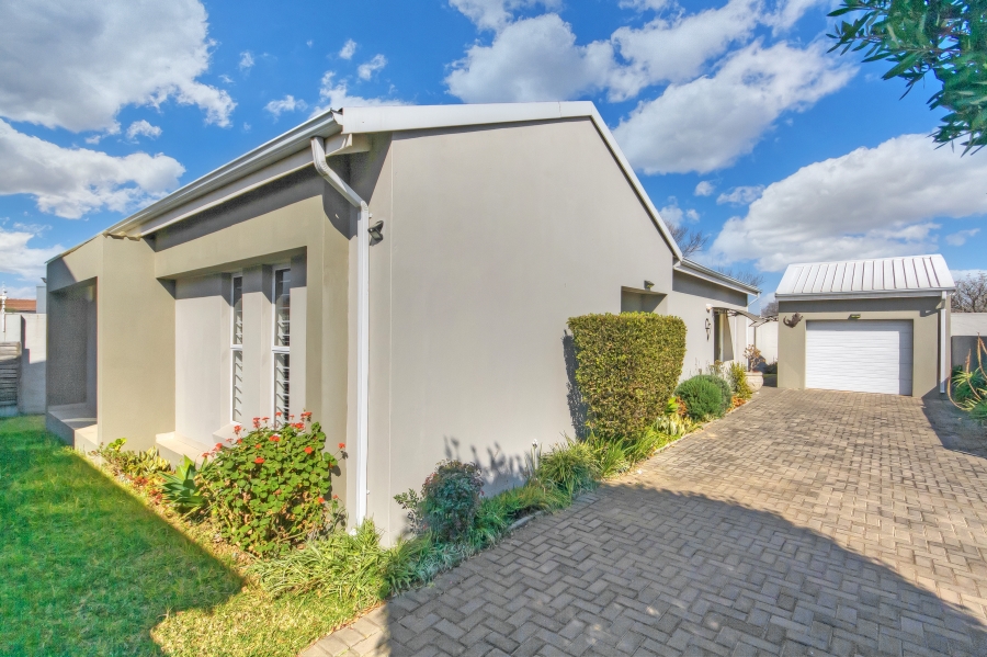 2 Bedroom Property for Sale in Blue Hills Gauteng