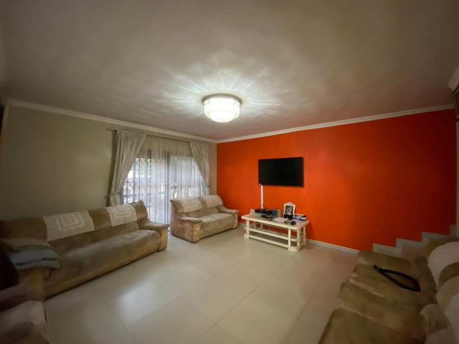 To Let 3 Bedroom Property for Rent in Glenanda Gauteng