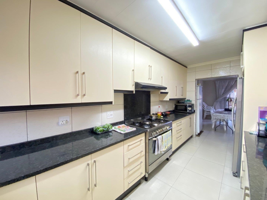 To Let 3 Bedroom Property for Rent in Glenanda Gauteng