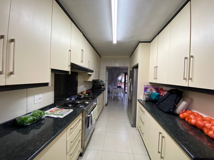 To Let 3 Bedroom Property for Rent in Glenanda Gauteng