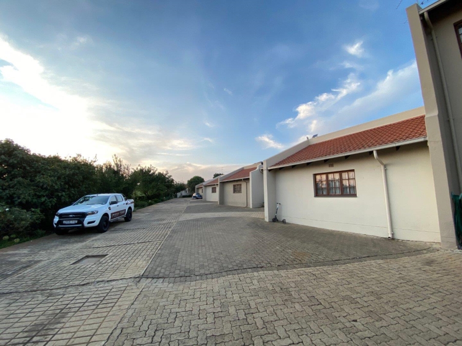 To Let 3 Bedroom Property for Rent in Glenanda Gauteng