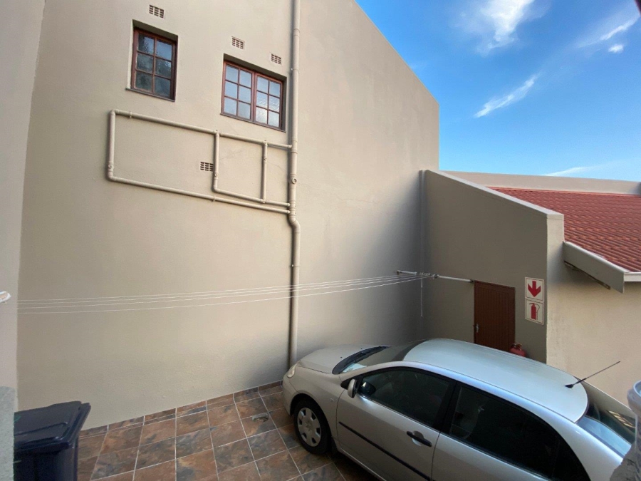 To Let 3 Bedroom Property for Rent in Glenanda Gauteng