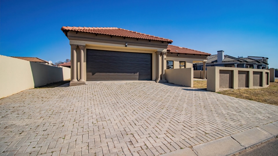 3 Bedroom Property for Sale in Strubenvale Gauteng