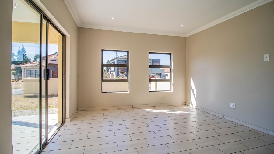 3 Bedroom Property for Sale in Strubenvale Gauteng