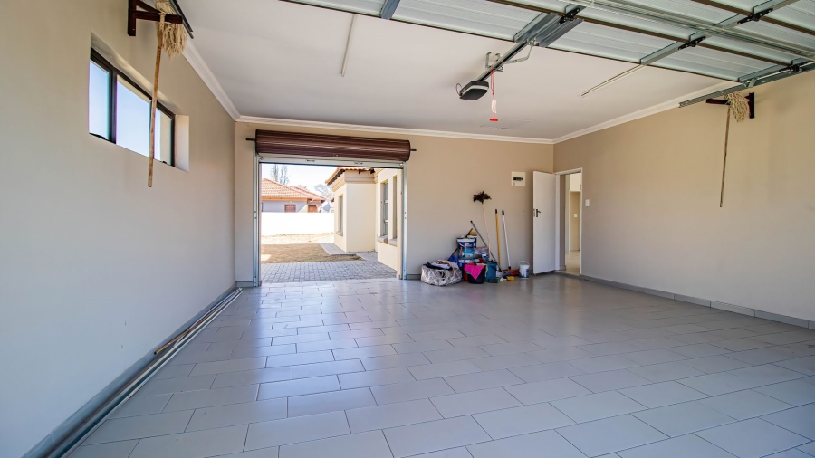 3 Bedroom Property for Sale in Strubenvale Gauteng