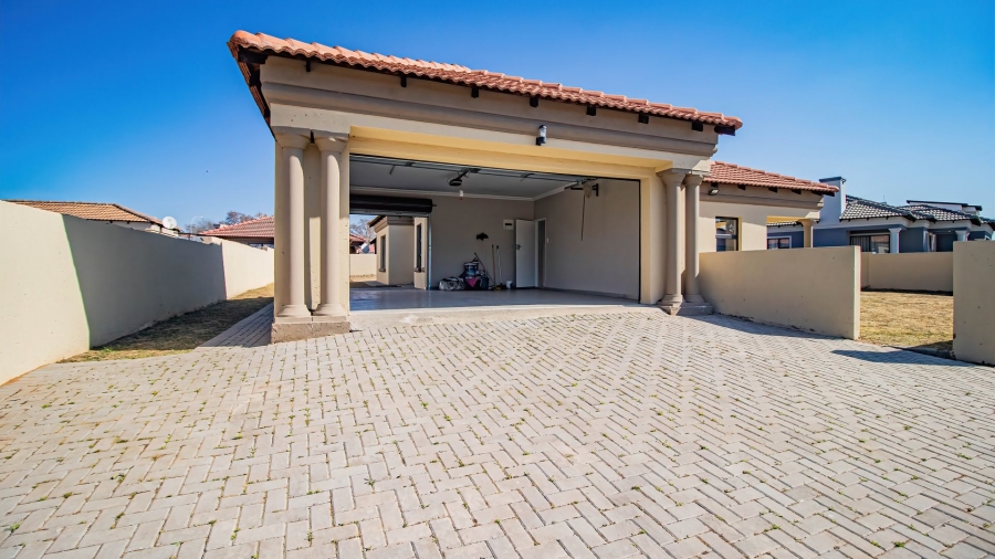 3 Bedroom Property for Sale in Strubenvale Gauteng
