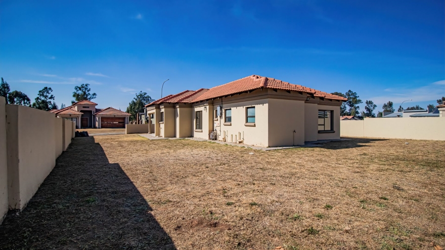 3 Bedroom Property for Sale in Strubenvale Gauteng