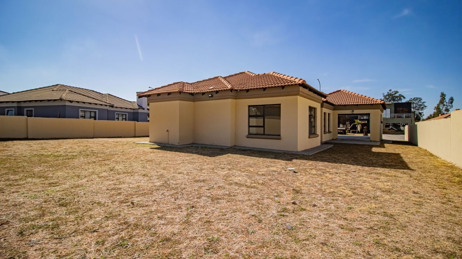 3 Bedroom Property for Sale in Strubenvale Gauteng