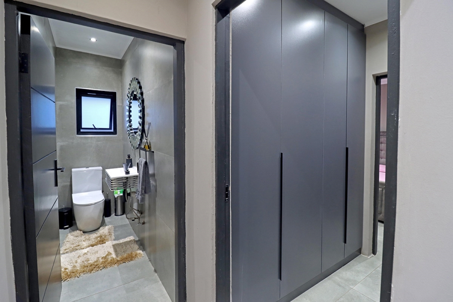5 Bedroom Property for Sale in Bryanston Gauteng