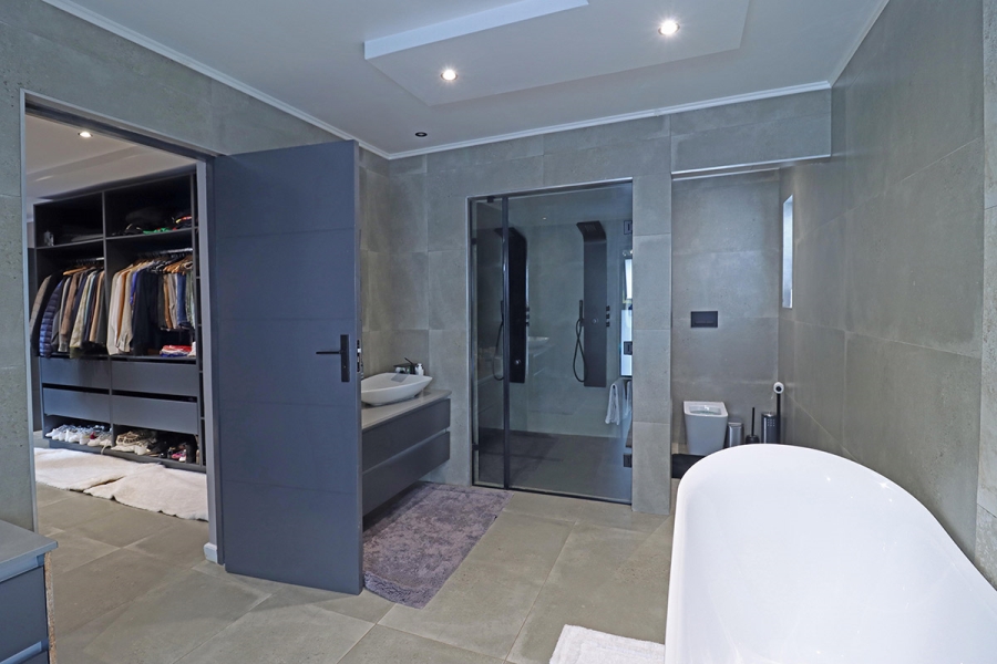 5 Bedroom Property for Sale in Bryanston Gauteng