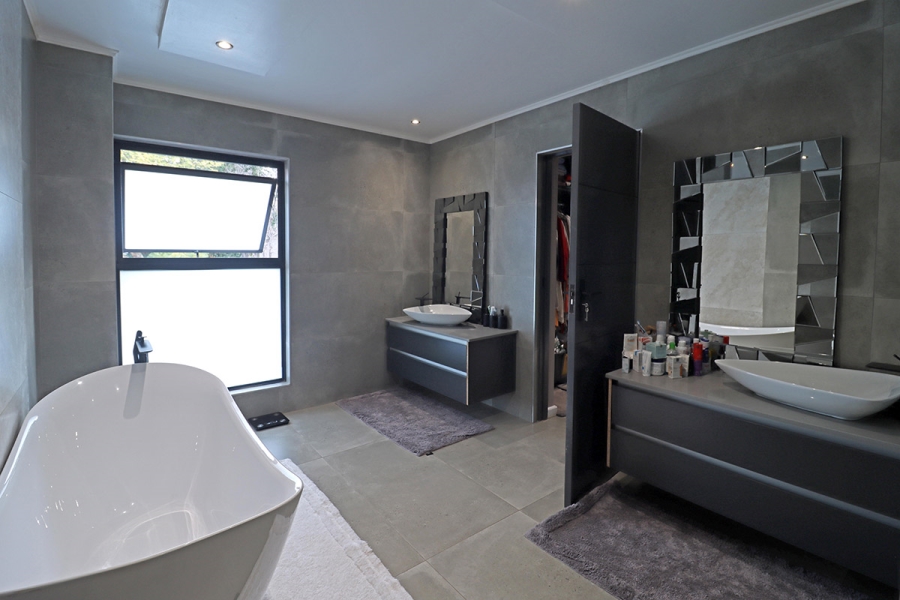 5 Bedroom Property for Sale in Bryanston Gauteng