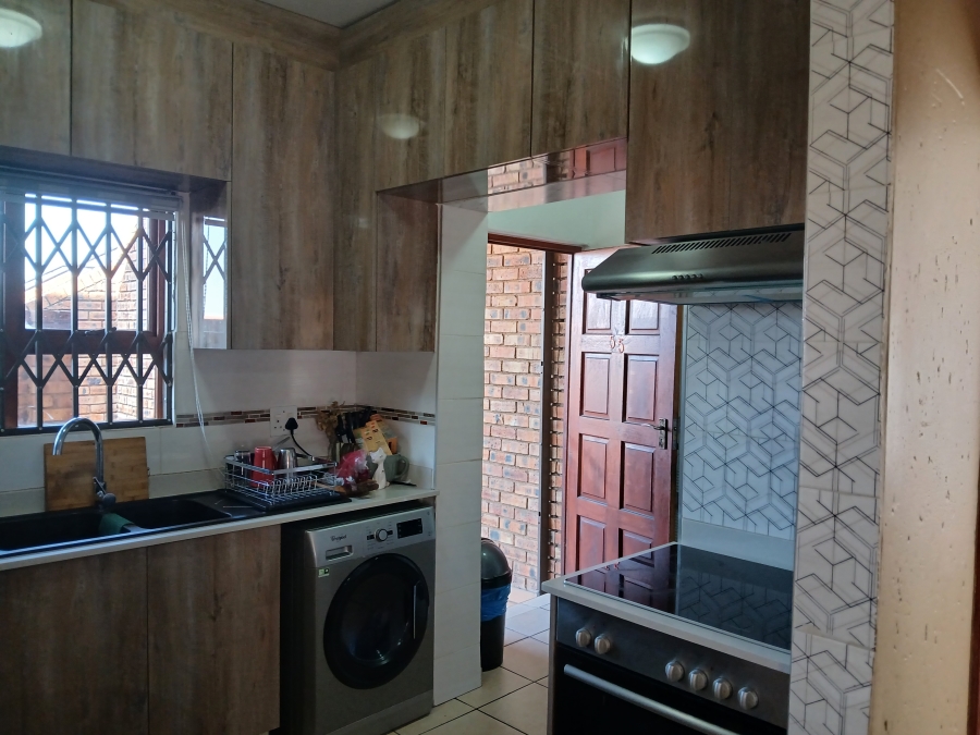 3 Bedroom Property for Sale in Honeydew Grove Gauteng