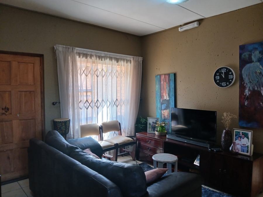 3 Bedroom Property for Sale in Honeydew Grove Gauteng