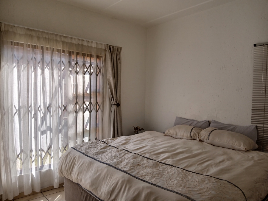 3 Bedroom Property for Sale in Honeydew Grove Gauteng