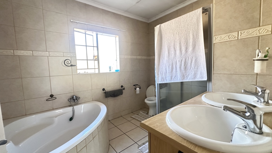 3 Bedroom Property for Sale in Thatchfield Estate Gauteng