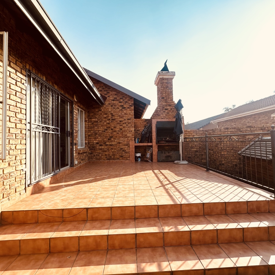 3 Bedroom Property for Sale in Thatchfield Estate Gauteng