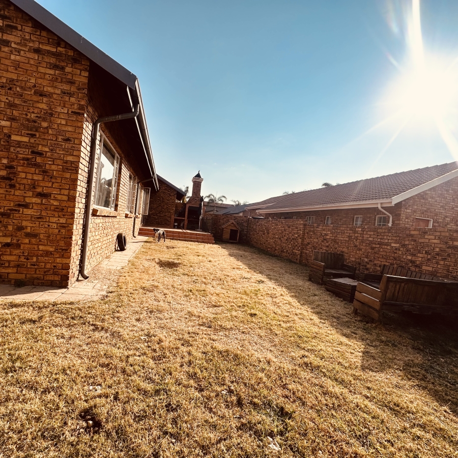 3 Bedroom Property for Sale in Thatchfield Estate Gauteng