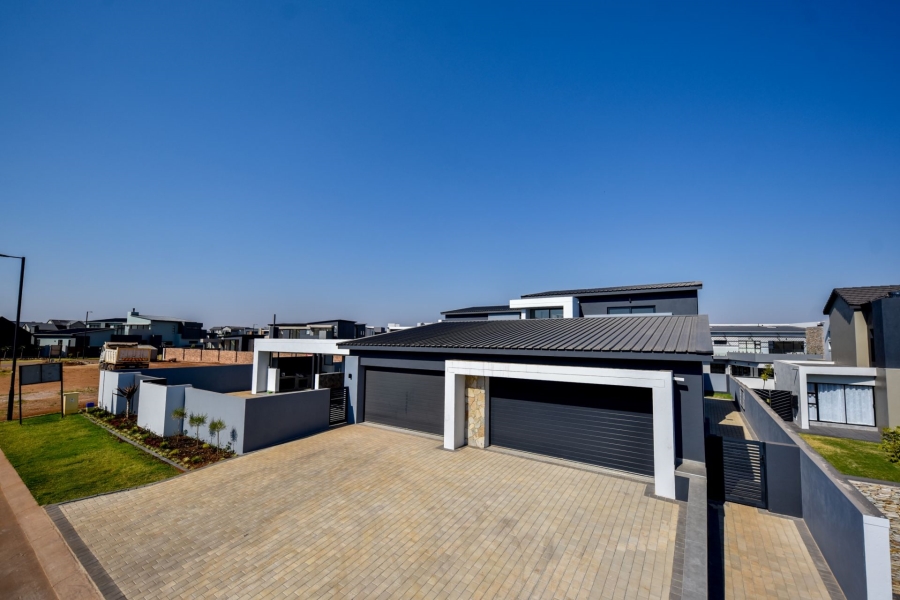 5 Bedroom Property for Sale in Midstream Heights Gauteng