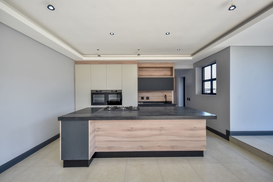 5 Bedroom Property for Sale in Midstream Heights Gauteng