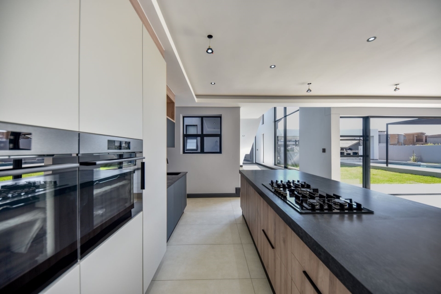 5 Bedroom Property for Sale in Midstream Heights Gauteng