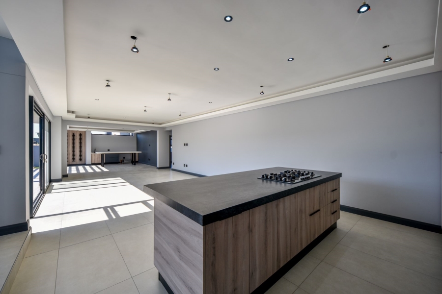 5 Bedroom Property for Sale in Midstream Heights Gauteng