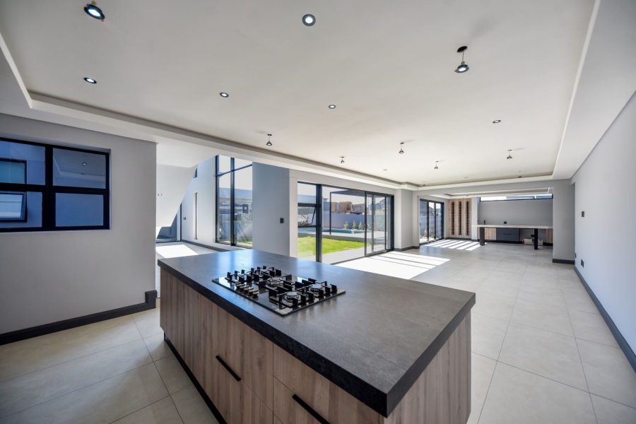 5 Bedroom Property for Sale in Midstream Heights Gauteng