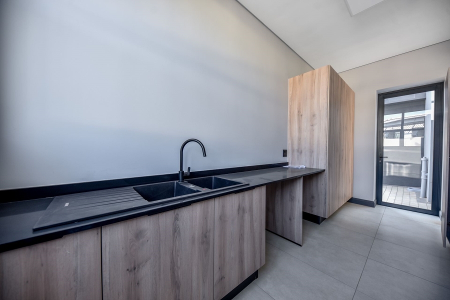 5 Bedroom Property for Sale in Midstream Heights Gauteng