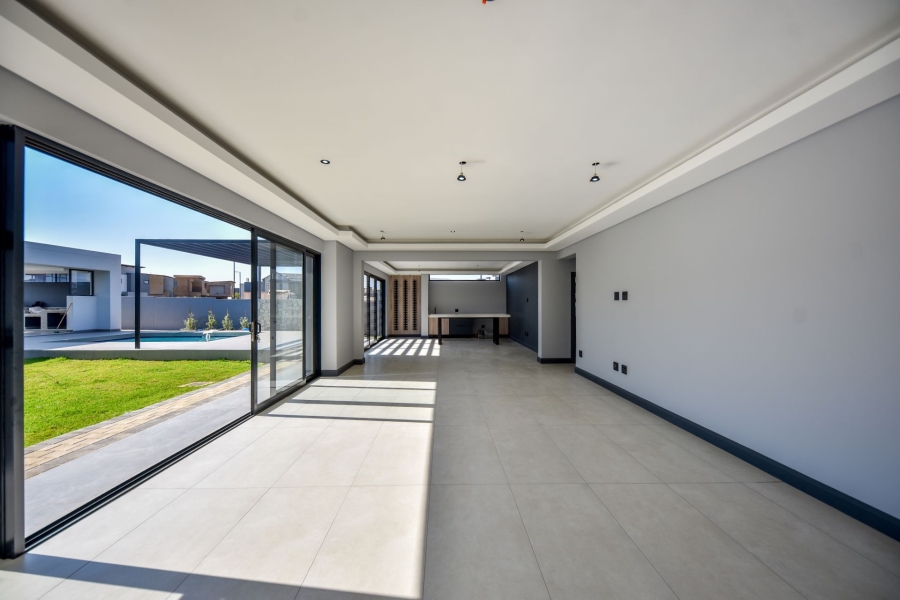 5 Bedroom Property for Sale in Midstream Heights Gauteng