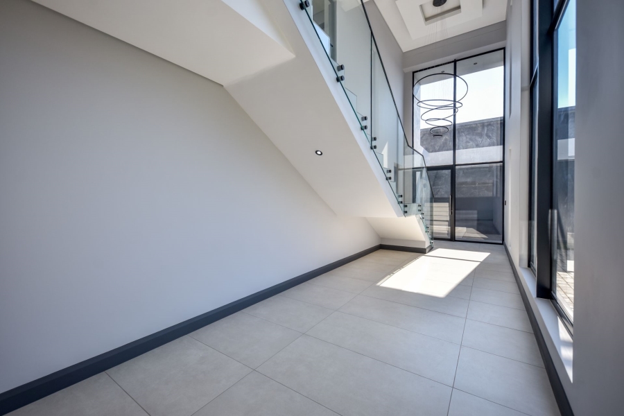 5 Bedroom Property for Sale in Midstream Heights Gauteng