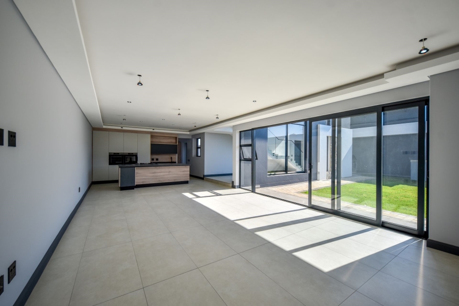 5 Bedroom Property for Sale in Midstream Heights Gauteng