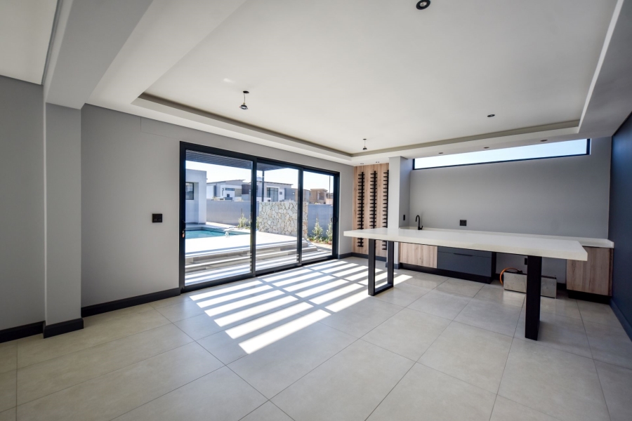 5 Bedroom Property for Sale in Midstream Heights Gauteng