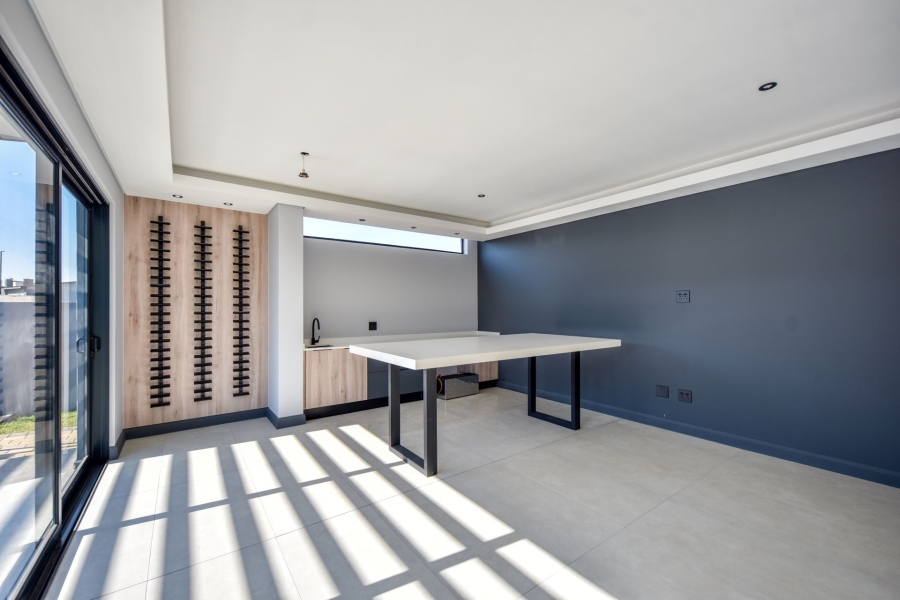 5 Bedroom Property for Sale in Midstream Heights Gauteng