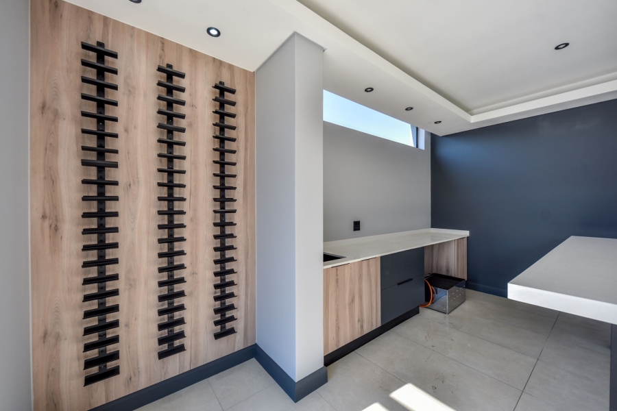 5 Bedroom Property for Sale in Midstream Heights Gauteng
