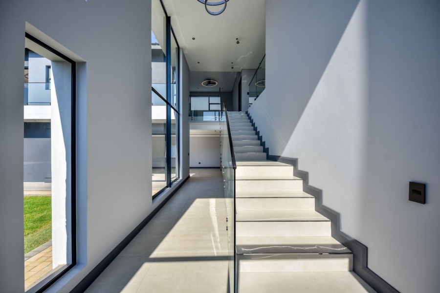 5 Bedroom Property for Sale in Midstream Heights Gauteng