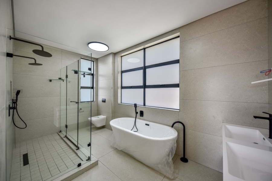 5 Bedroom Property for Sale in Midstream Heights Gauteng