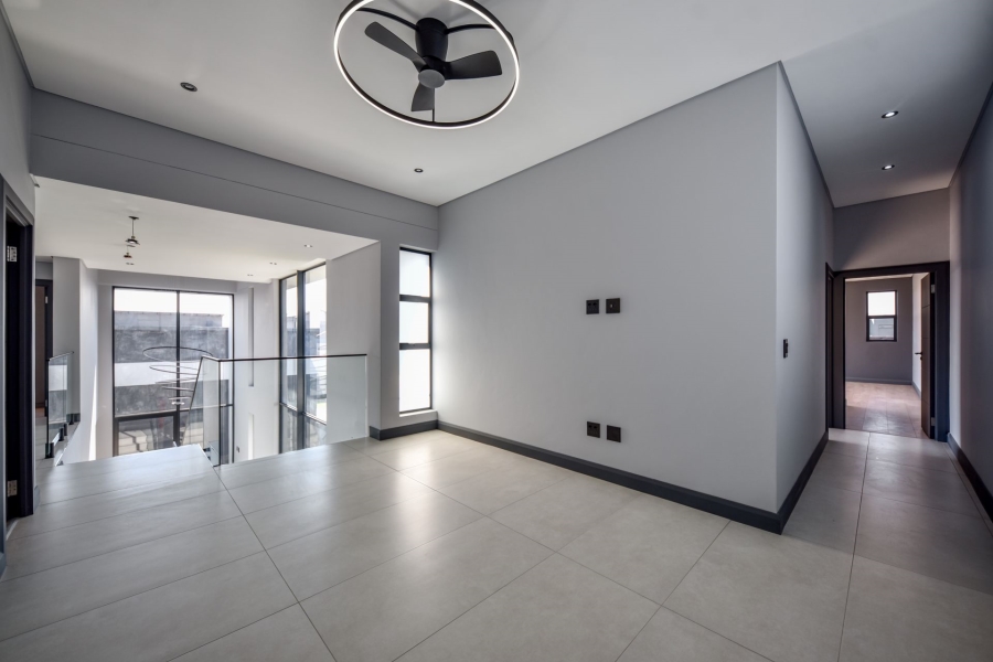 5 Bedroom Property for Sale in Midstream Heights Gauteng