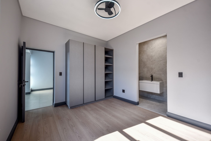 5 Bedroom Property for Sale in Midstream Heights Gauteng