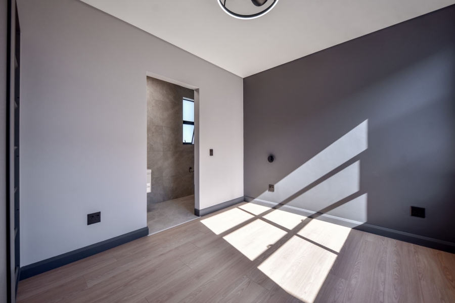 5 Bedroom Property for Sale in Midstream Heights Gauteng