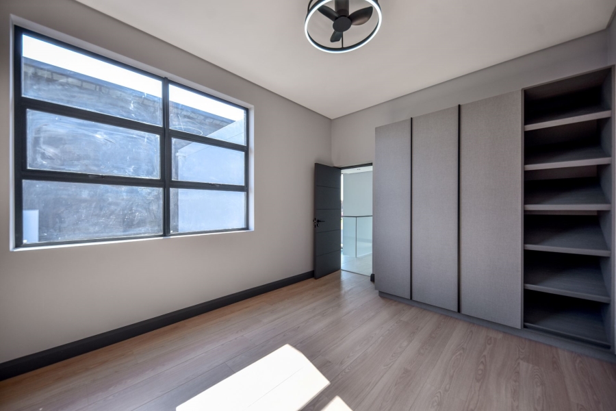 5 Bedroom Property for Sale in Midstream Heights Gauteng