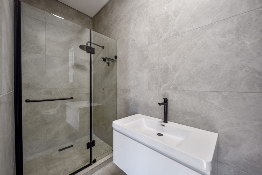 5 Bedroom Property for Sale in Midstream Heights Gauteng
