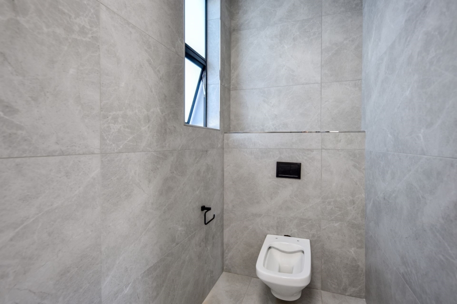 5 Bedroom Property for Sale in Midstream Heights Gauteng