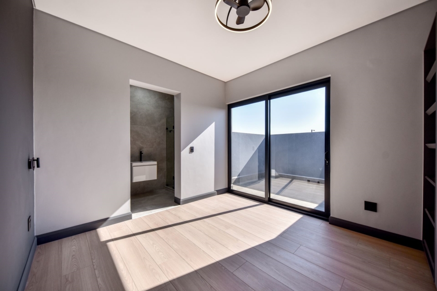 5 Bedroom Property for Sale in Midstream Heights Gauteng