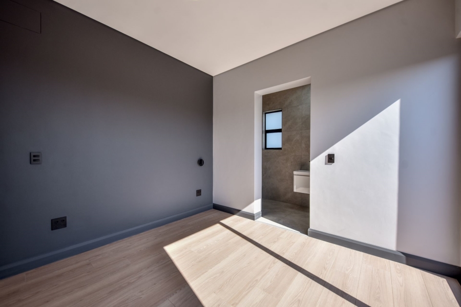 5 Bedroom Property for Sale in Midstream Heights Gauteng